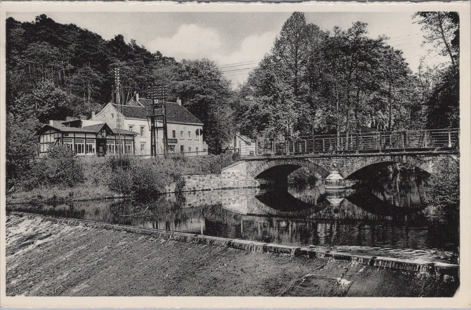 /Belgium/Places/BE_Place_1900-1961_Scenic Village with Stone Bridge.jpg